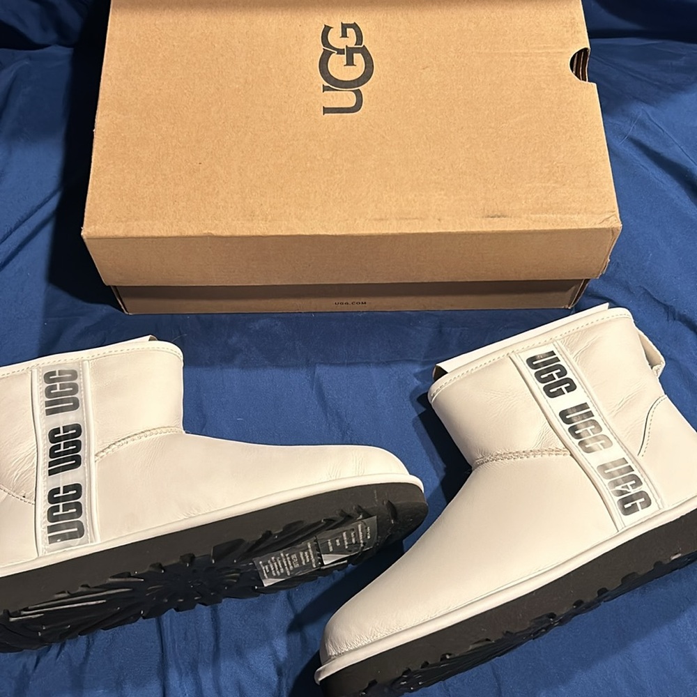 UGG- Classic Mini Side Logo II, UMWH, women QS - Picture 5 of 5